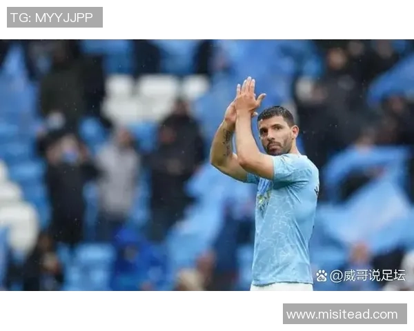 足球球星风采尽显文字艺术，独特排版演绎球场荣耀与激情